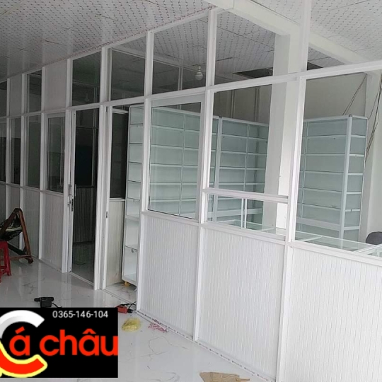 VÁCH NGĂN NHÔM KÍNH CHO CỬA HÀNG  -  BÁO GIÁ MỚI NHẤT NĂM 2024 .