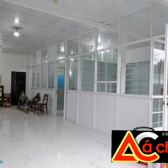 VÁCH NGĂN NHÔM KÍNH CHO CỬA HÀNG  -  BÁO GIÁ MỚI NHẤT NĂM 2024 .