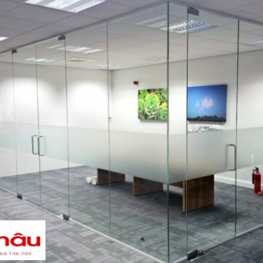 VÁCH NGĂN KÍNH CƯỜNG LỰC .
