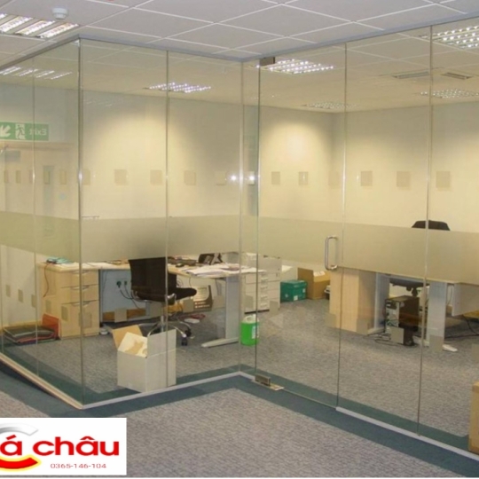 VÁCH NGĂN KÍNH CƯỜNG LỰC .